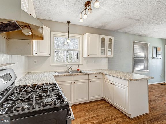 5th image of 91 Hidden Lake Dr