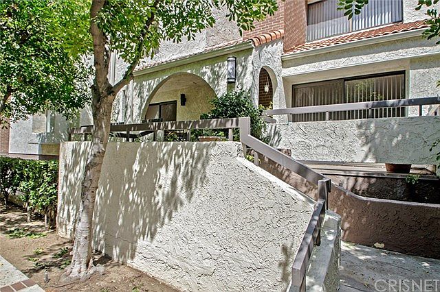 1st image of 21620 Burbank Blvd Unit 22