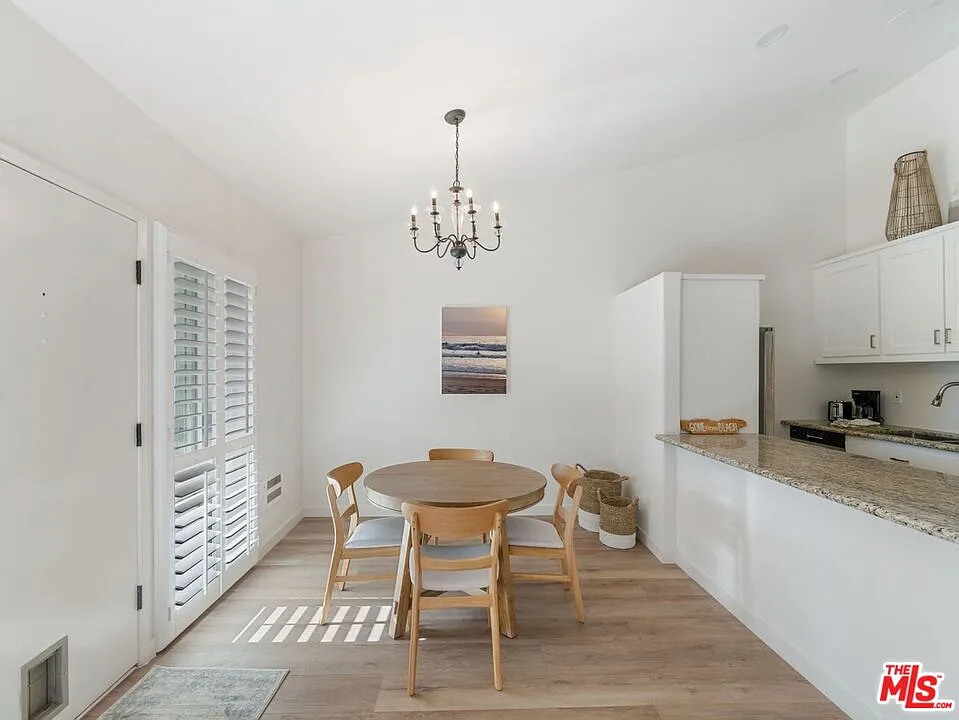2 bed, 2.0 bath, 949 sqft, $4,195 — Photo 3