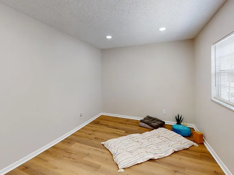 1402 E Gore St — Photo 24