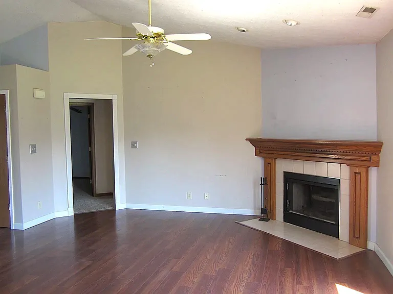 4327 Hadley Ct — Photo 4