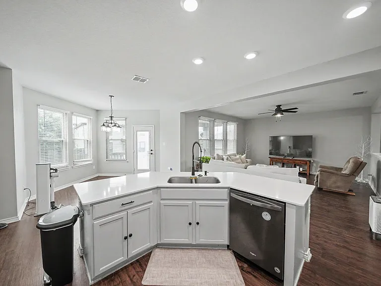 9406 Copperway — Photo 18