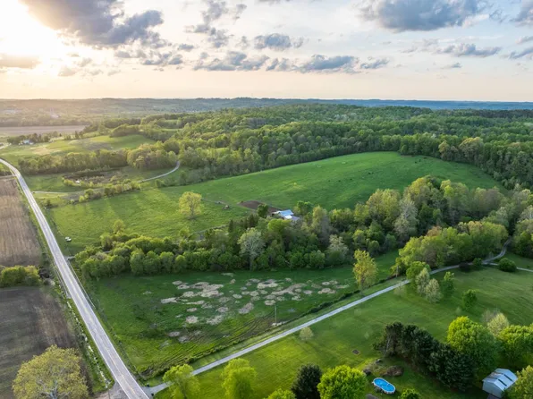 9220 N River Rd, Dresden, OH 43821
