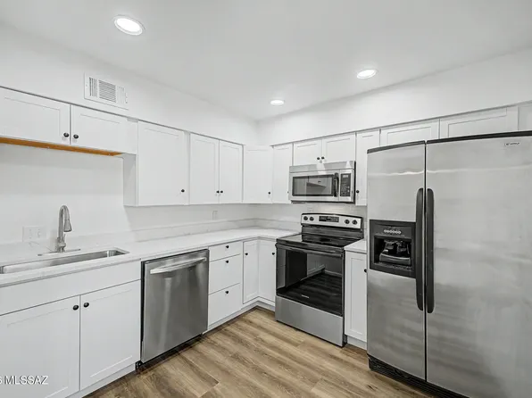 3960 E Flower St APT 38, Tucson, AZ 85712