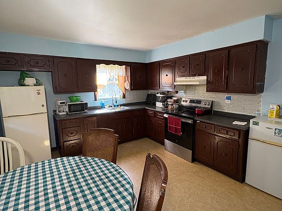 3rd image of 37 Garden St