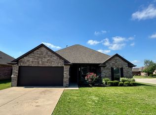 1102 Serendipity Cir, Sanger, TX 76266