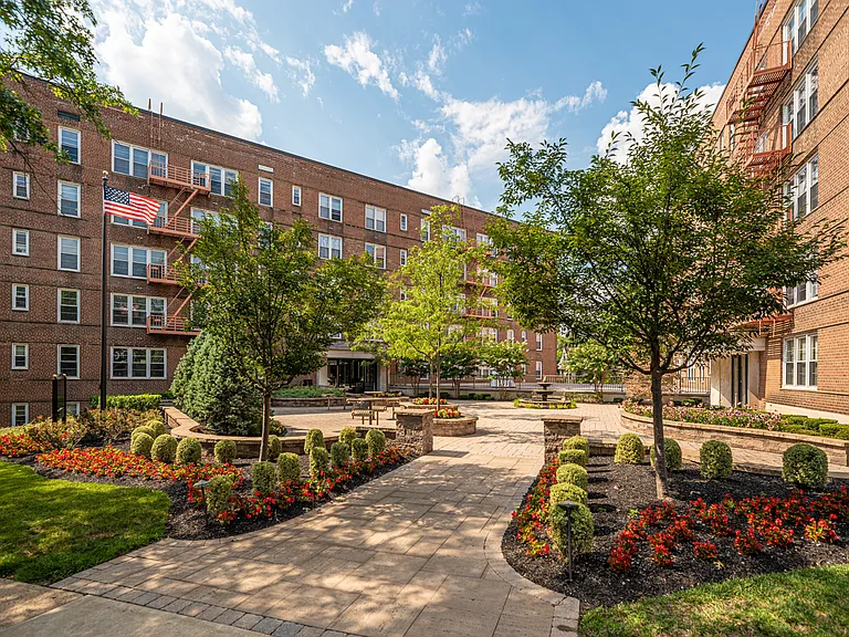 Parktowne Apartments — Photo 12
