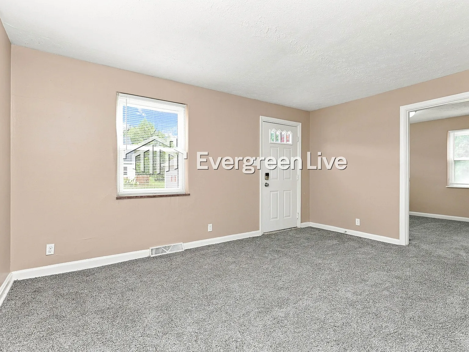 3 bed, 1.0 bath, 1036 sqft, $1,645 — Photo 3