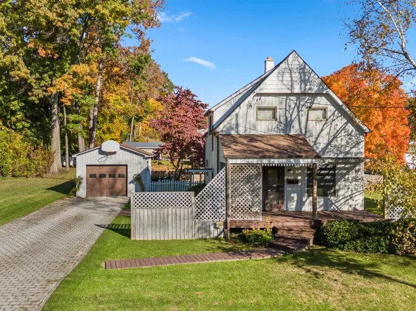 3213 Robins St, Endwell, NY 13760