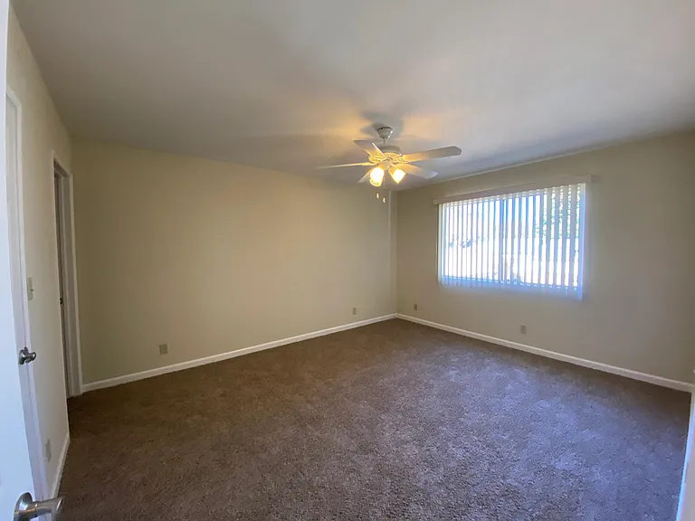 536 N Mariposa St #D — Photo 6