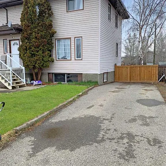 9835 100a Ave #B — Photo 1