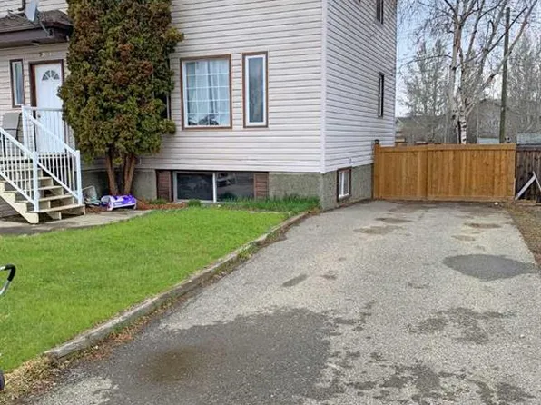 9835 100a Ave #B, Sexsmith, AB T0H 3C0