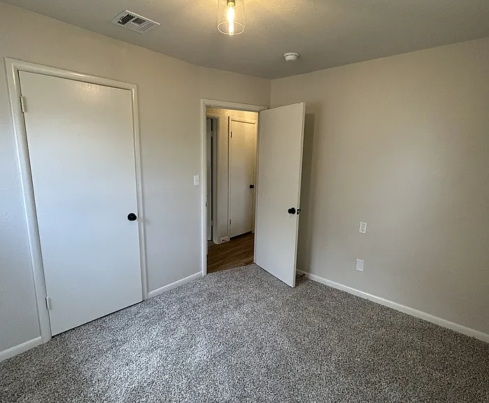 101 S Dallas Ave — Photo 9