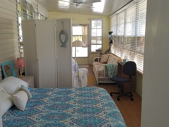 3rd image of 1119 Periwinkle Way #8B