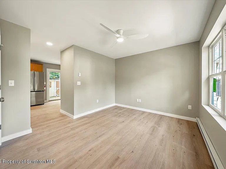 820-822 Delaware St — Photo 19