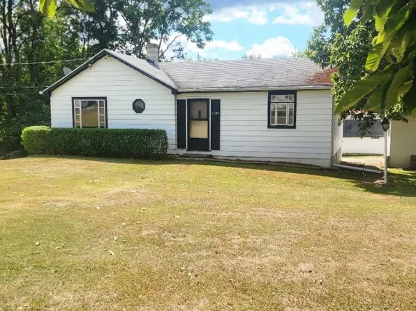 1395 Lark Dr N, Ellwood City, PA 16117