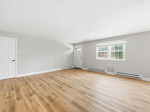 4th image of 1603 Yardley Cmns #1603