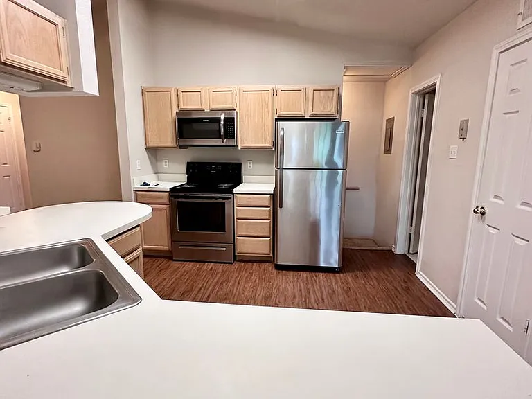 6804 N Capital Of Texas Hwy #422 — Photo 13