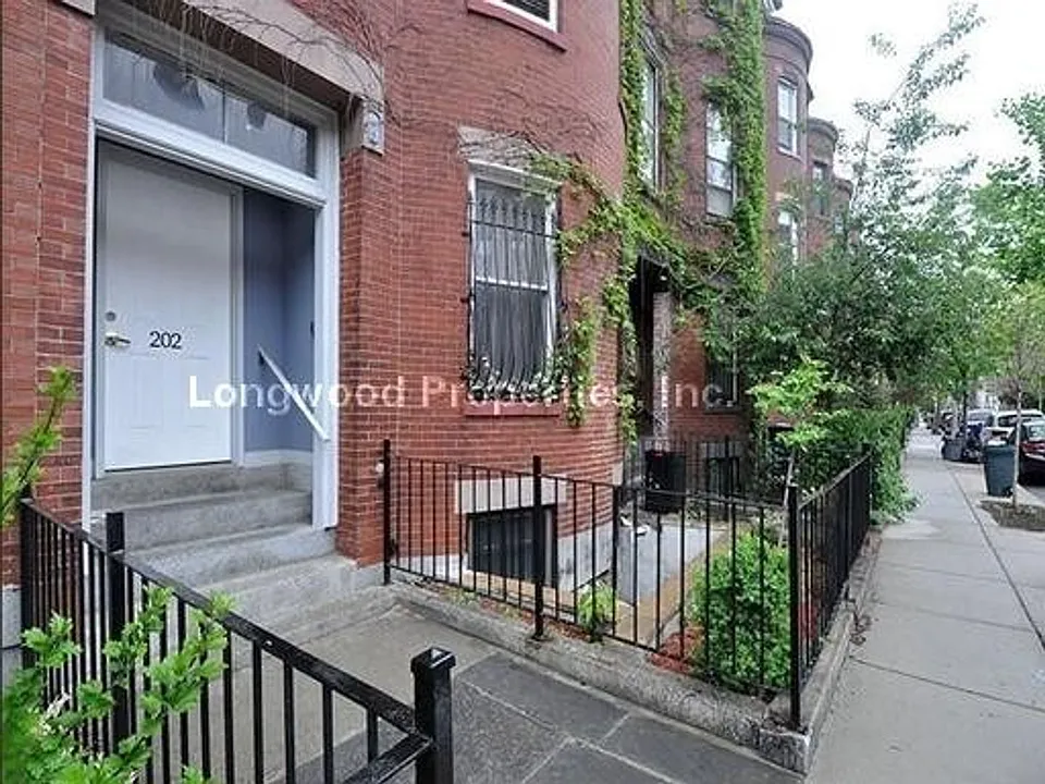 200 Northampton St #1