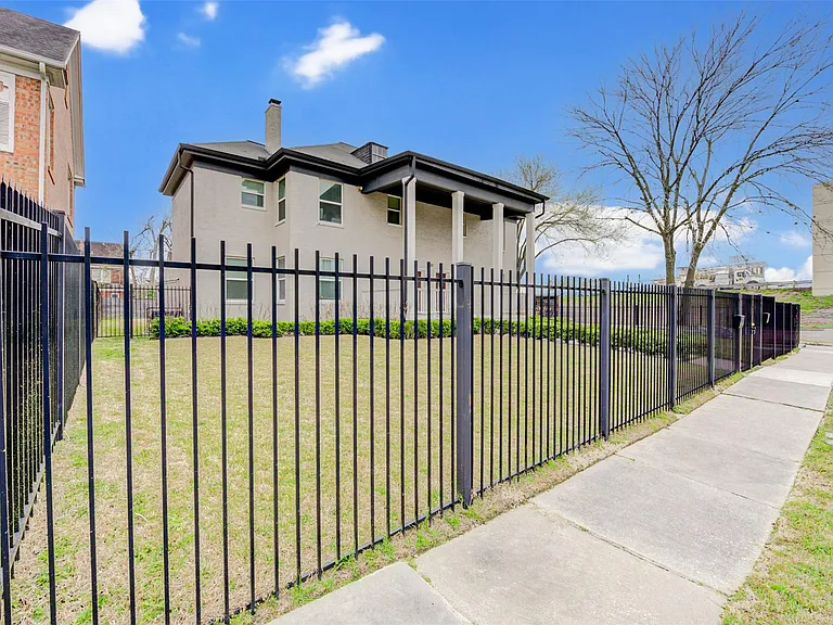 2202 Wentworth St #B — Photo 39