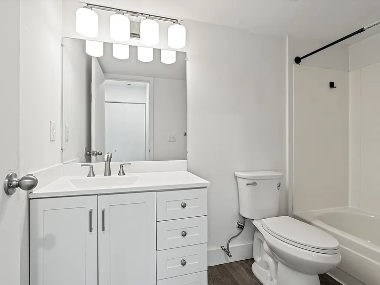 French Quarter Apartments — Photo 10