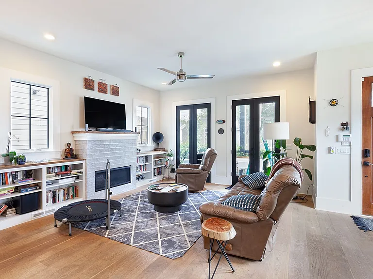 702 Grant Ter SE — Photo 9
