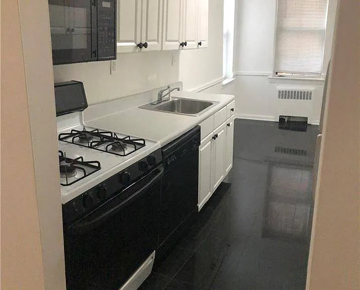 2090 Barnes Ave #3E — Photo 4