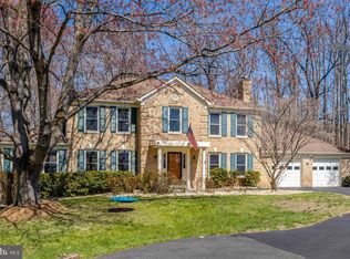 977 Redberry Ct, Great Falls, VA 22066