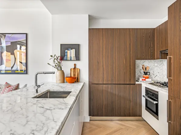 100 Avenue A 2B image 3 of 7