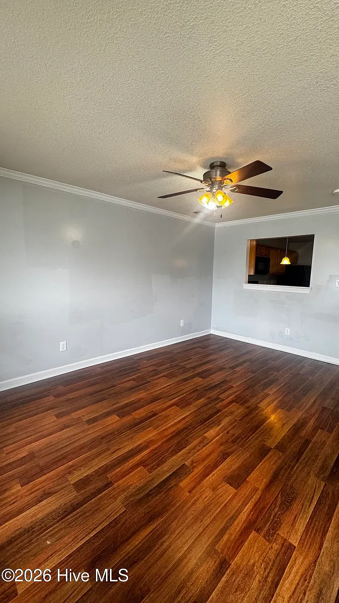 Building Photo - 504 Streamwood Dr