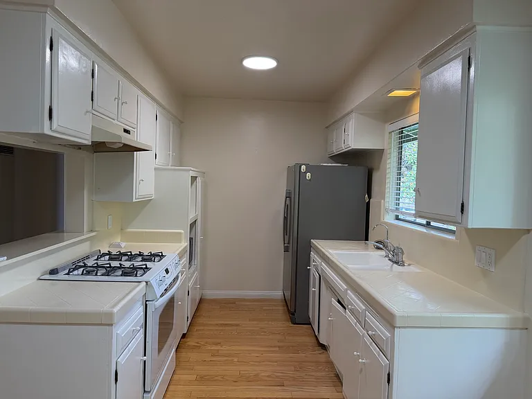 211 E Fairview Ave #4 — Photo 9