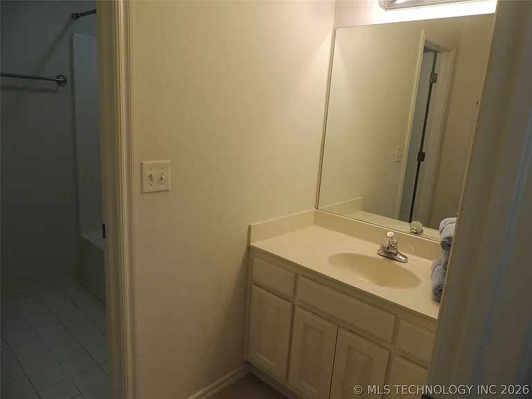 4416 W Indianola St — Photo 58