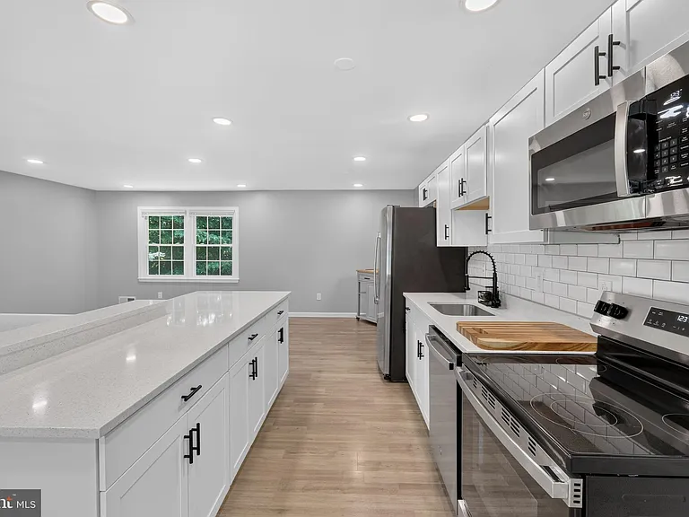 4752 Carterwood Dr — Photo 4