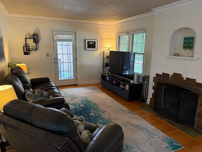6719 Oak St — Photo 2