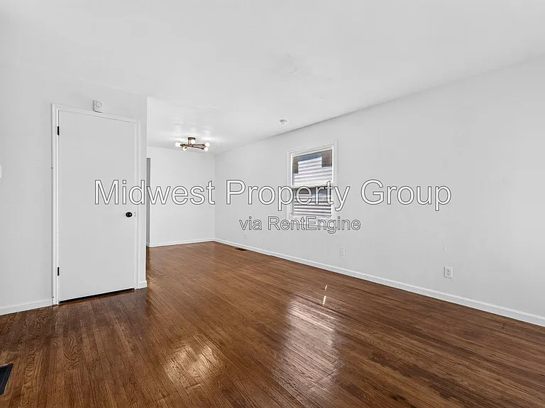 338 Lancashire Rd — Photo 4