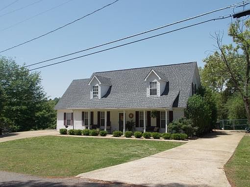 2nd image of 1292 Country Club Ln