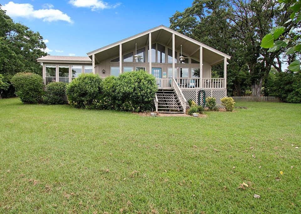 1st image of 215 Admiral Dr