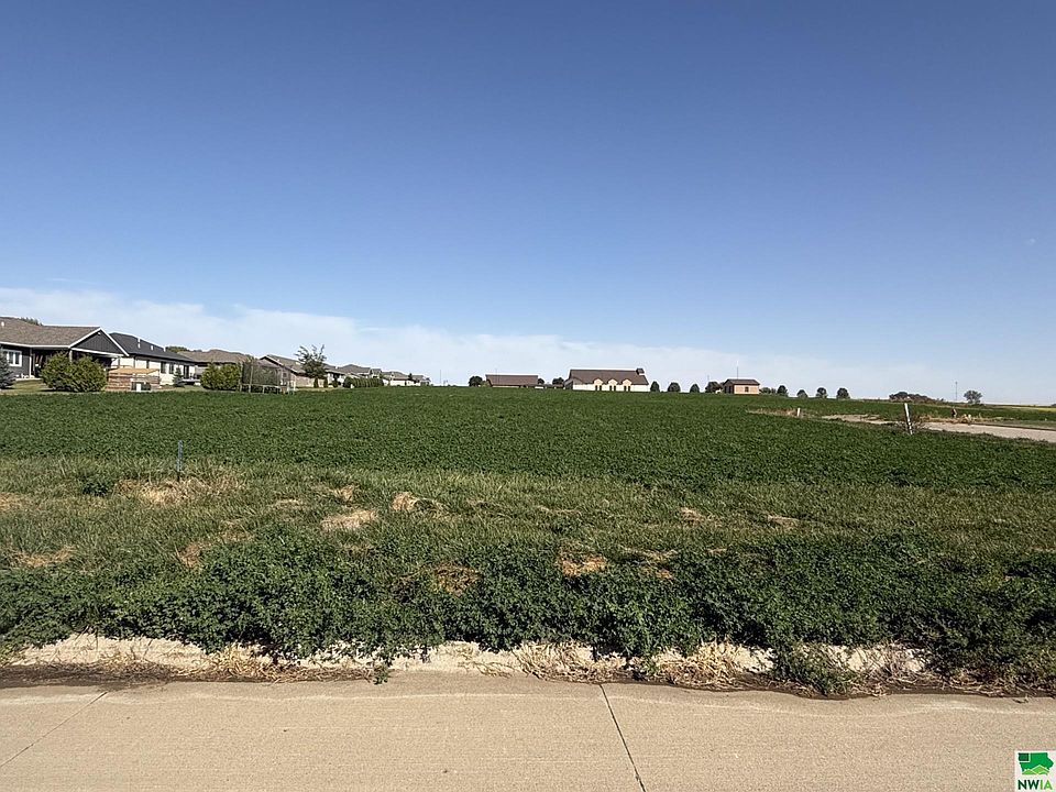 2nd image of 860 11th St SE