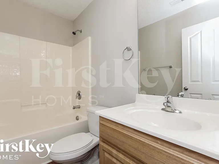 1102 Eastwood Dr — Photo 13