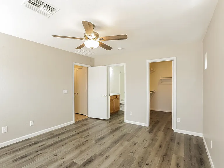 1629 W Burgess Ln — Photo 11