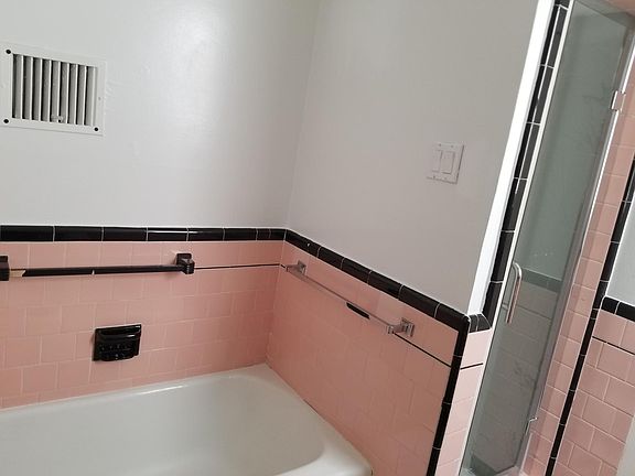 3rd image of 4538 Cabrillo St