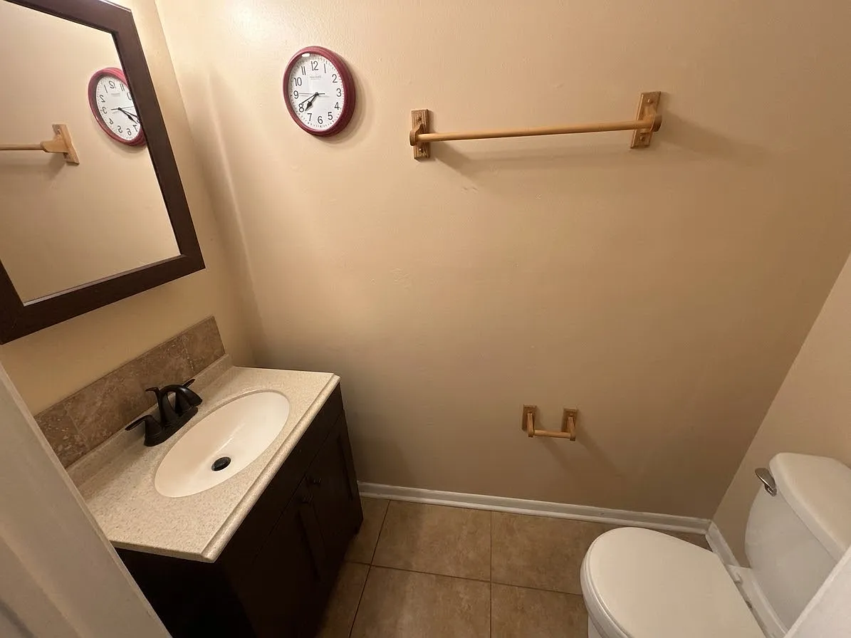 2 bed, 1.5 bath, 906 sqft, $1,400 — Photo 4