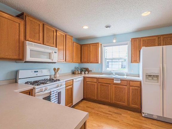 2nd image of 10454 64th Ln NE