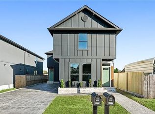 3317 Pakenham Dr, Chalmette, LA 70043