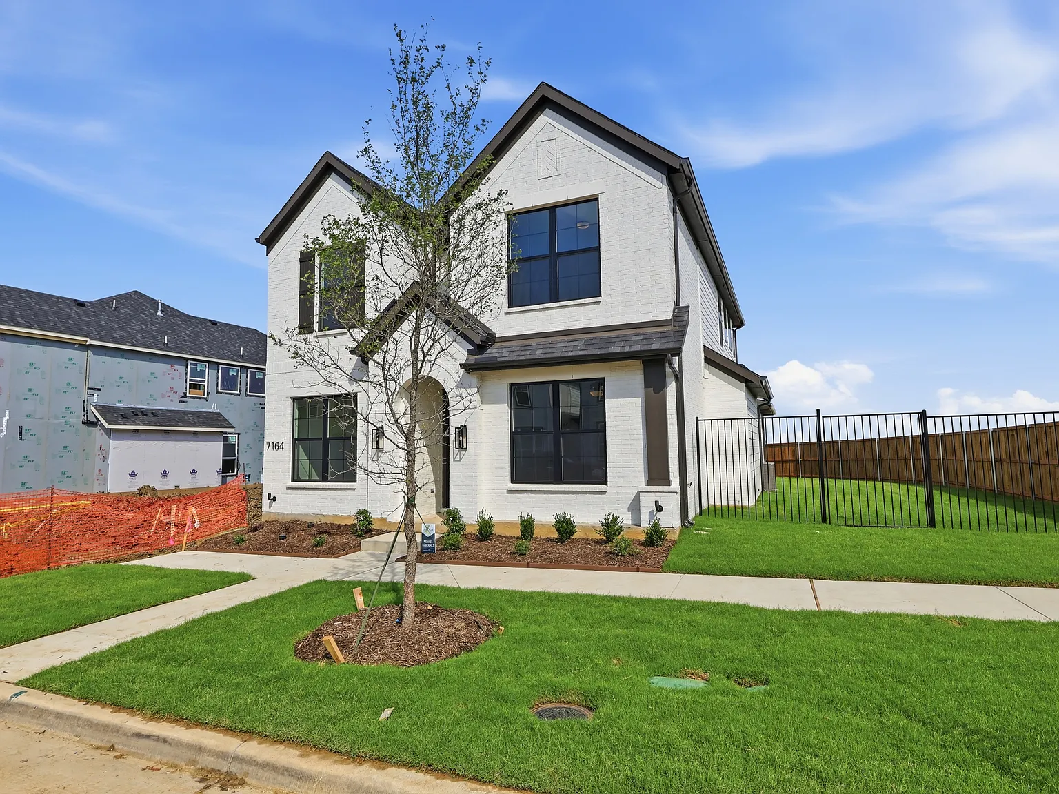 5 bed, 2439 sqft, $3,650 — Photo 4