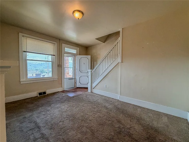 438 Glenwood Dr — Photo 6