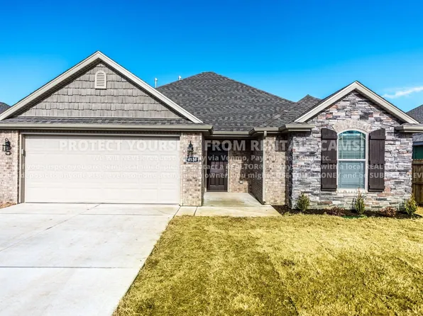 4530 W Divide Dr, Fayetteville, AR 72704