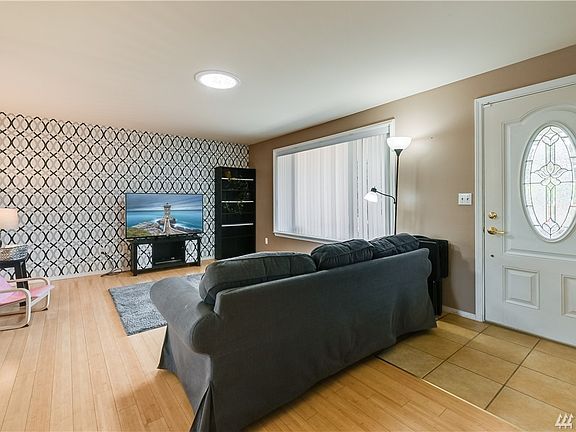3rd image of 438 Tacoma Blvd