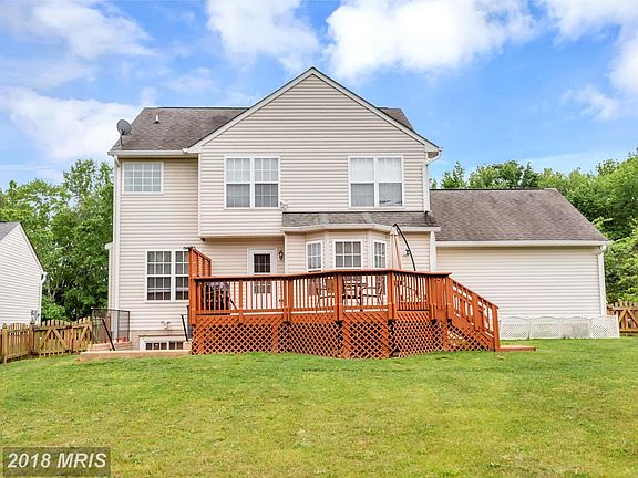 Large Fenced in Back Yard  with Deck