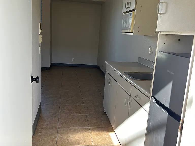 5411 Linda Vista Rd #17 — Photo 4